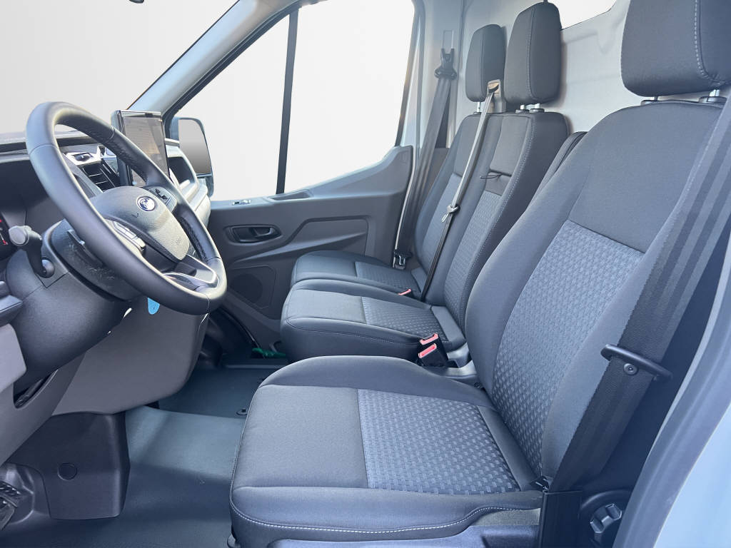 AZWE3302_2825198 vehicle image