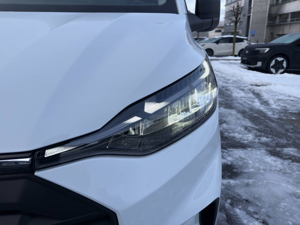 AZWE3302_2825199 vehicle image