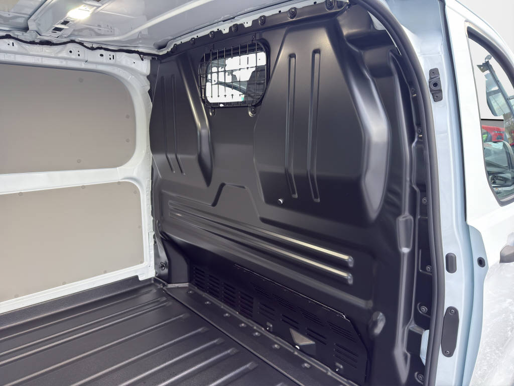 AZWE3302_2825199 vehicle image