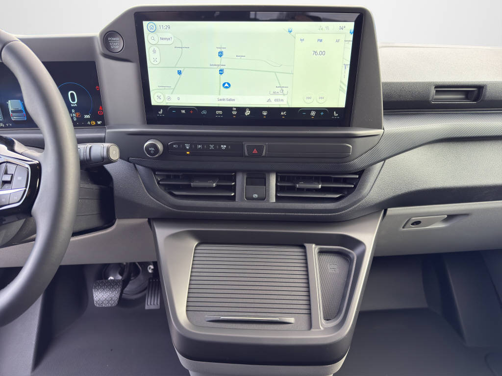 AZWE3302_2825200 vehicle image