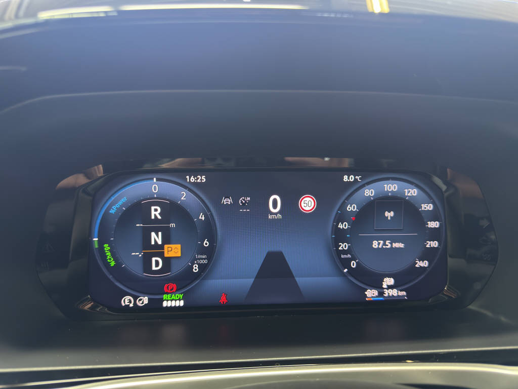 AZWE3302_2825201 vehicle image