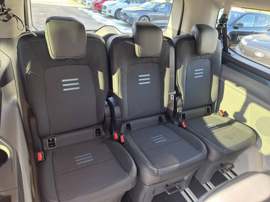 AZWE3302_2825202 vehicle image