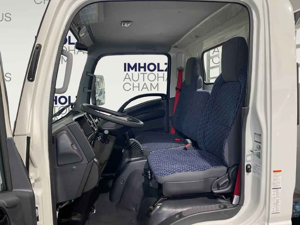 imho8269_2564638 vehicle image