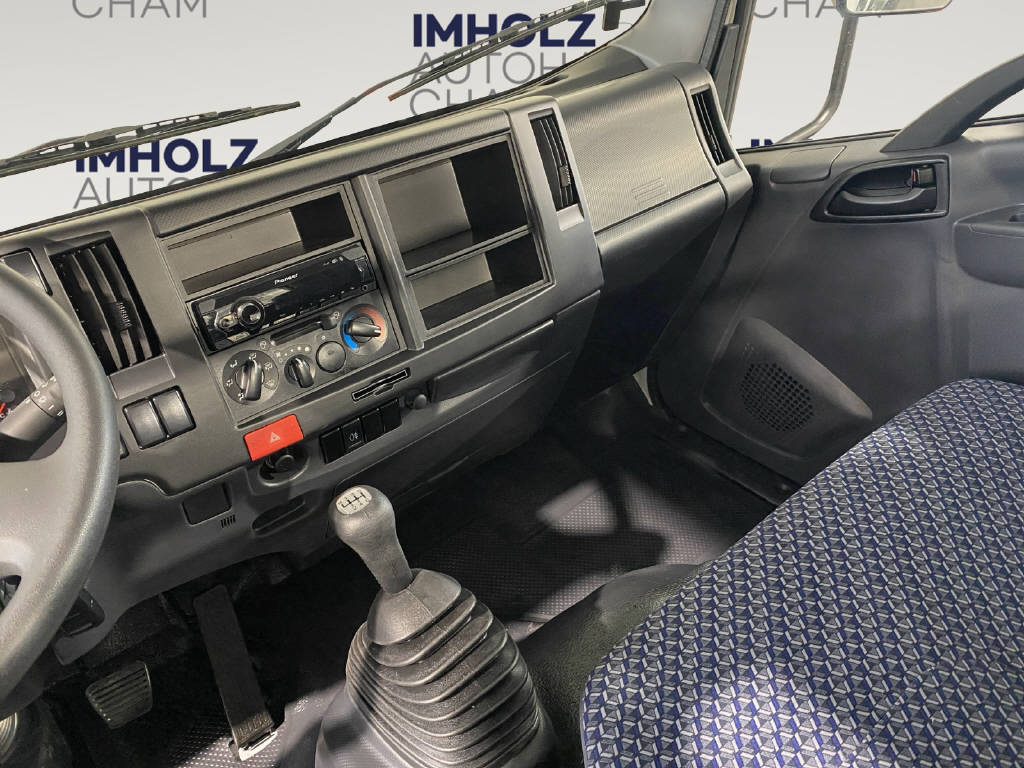 imho8269_2564638 vehicle image