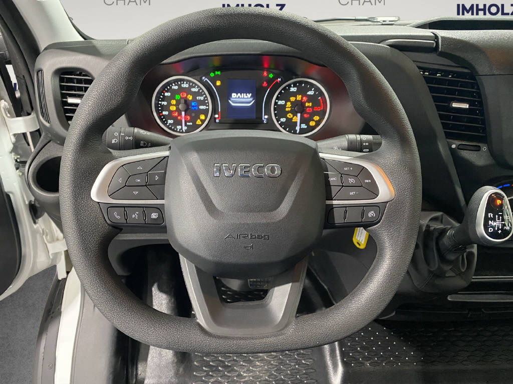 imho8269_2564650 vehicle image