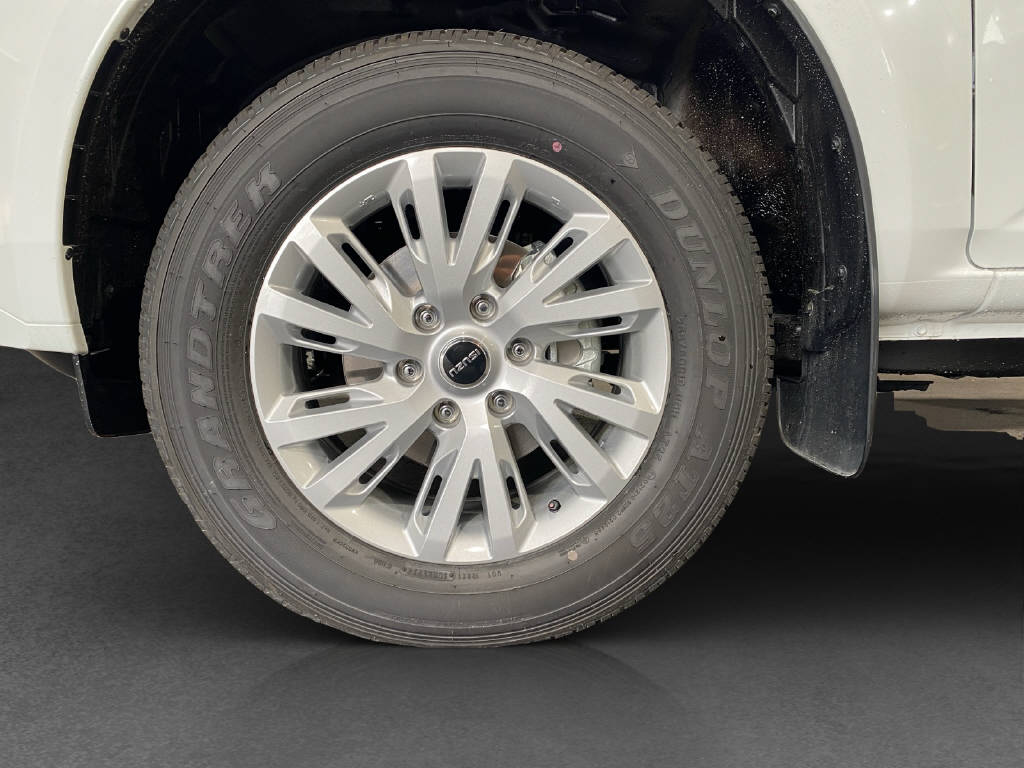 imho8269_2805732 vehicle image