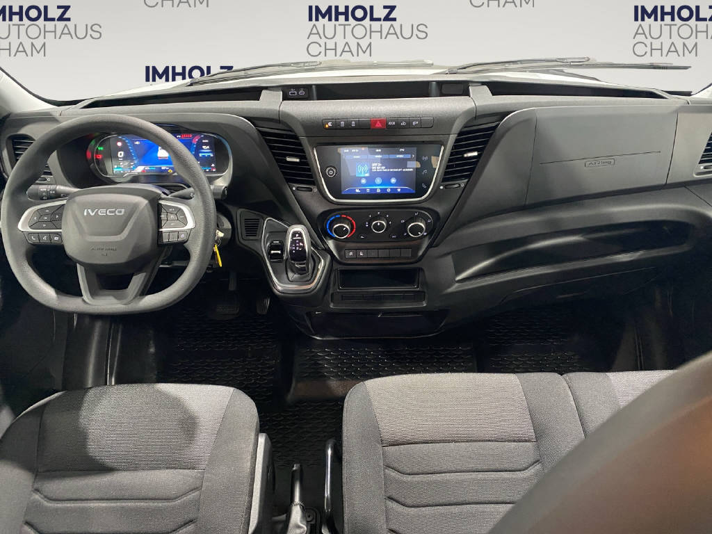 imho8269_2806292 vehicle image