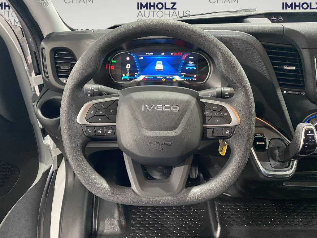 imho8269_2806292 vehicle image