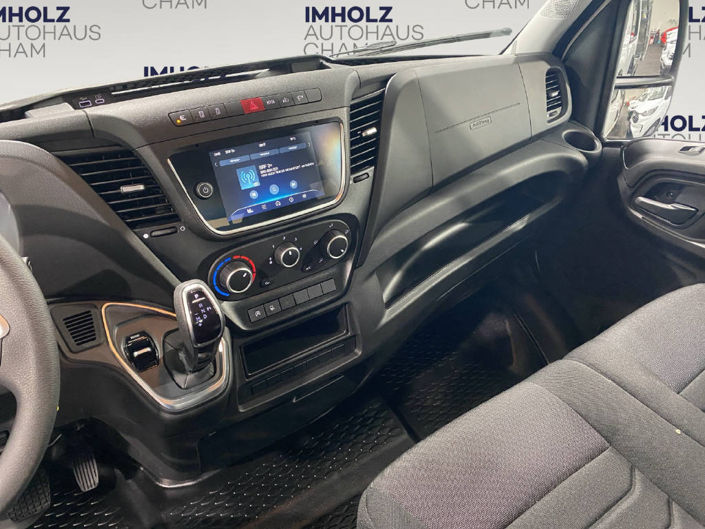 imho8269_2806292 vehicle image