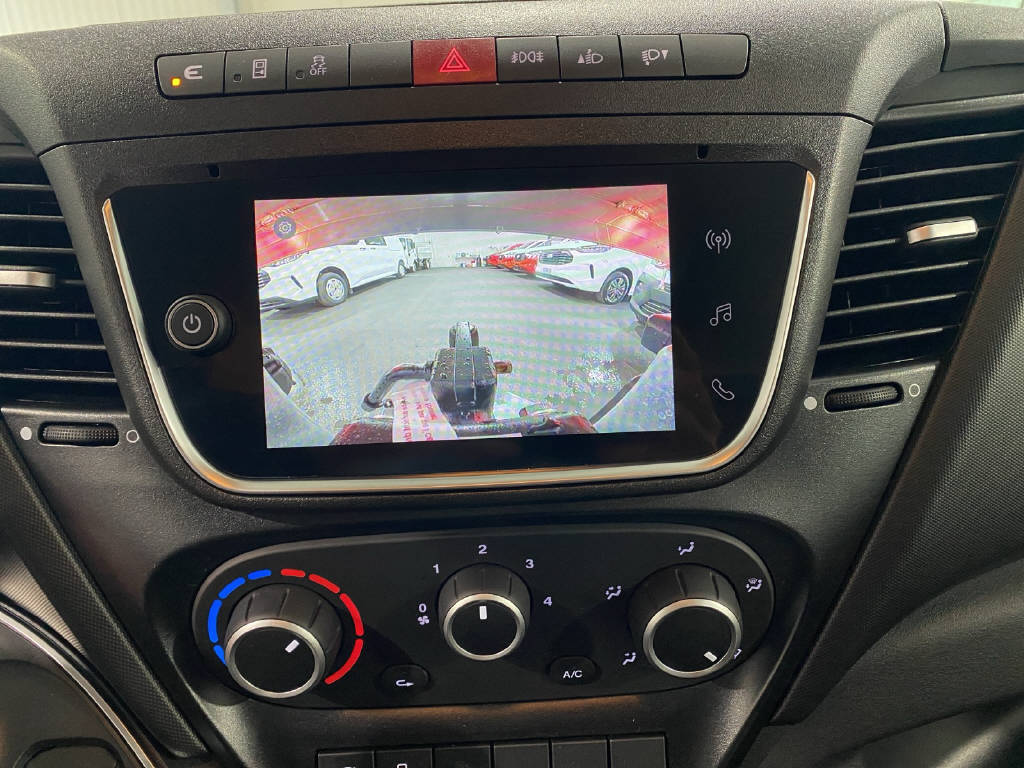 imho8269_2806292 vehicle image