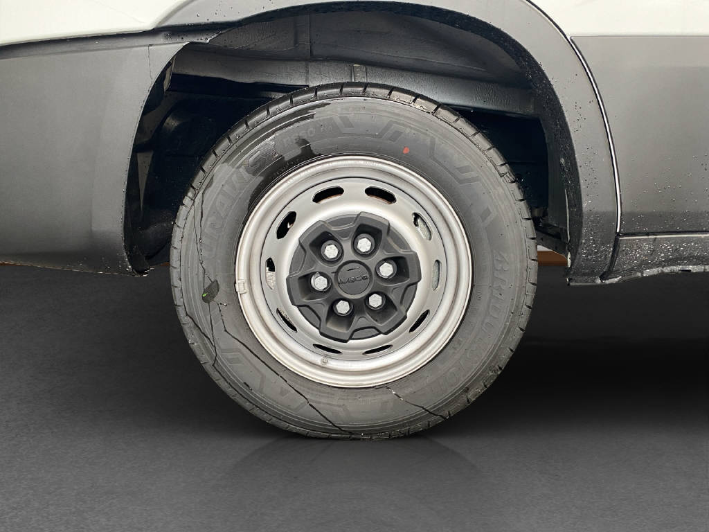 imho8269_2806292 vehicle image