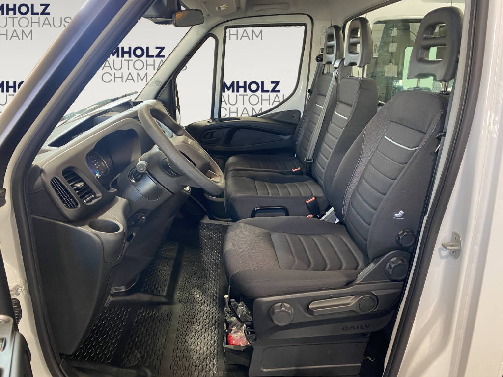 imho8269_2806293 vehicle image