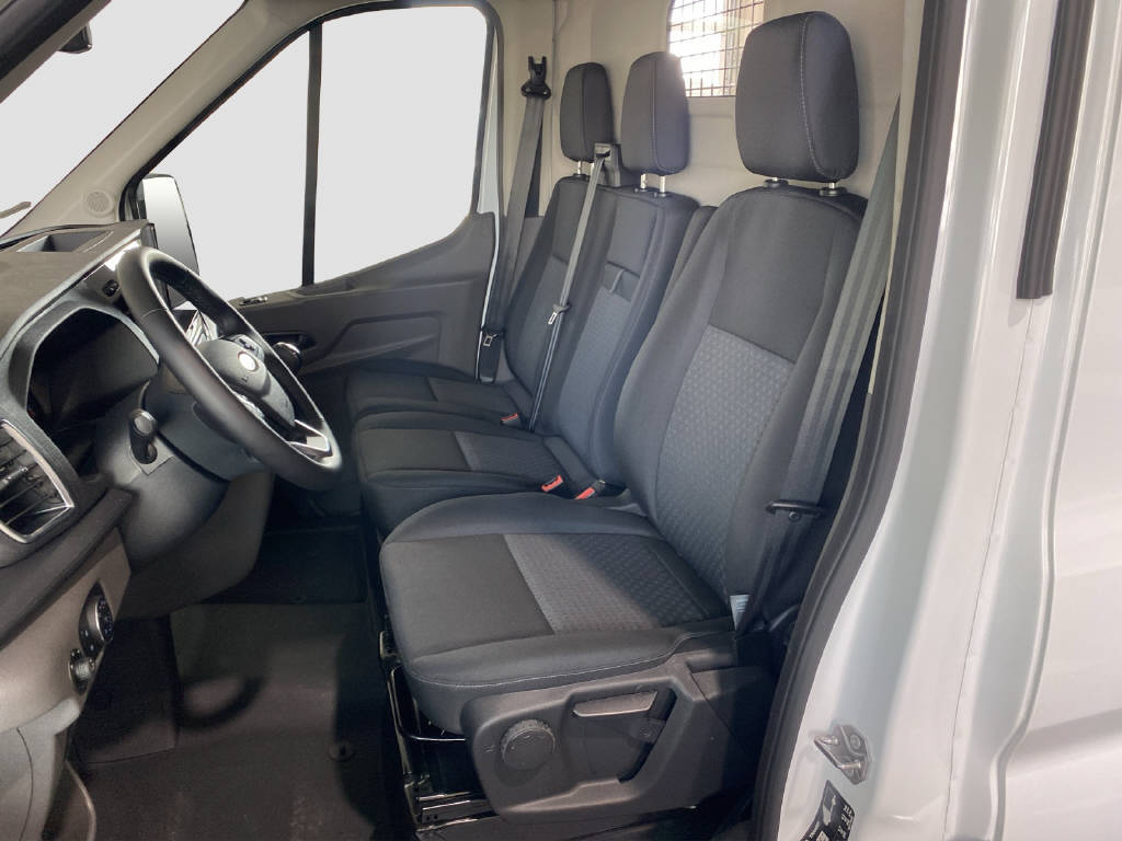 imho8269_2806294 vehicle image