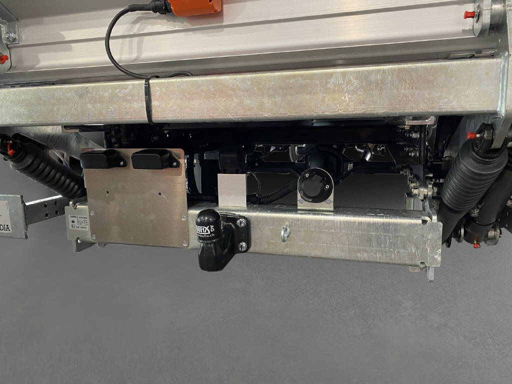 imho8269_2805736 vehicle image