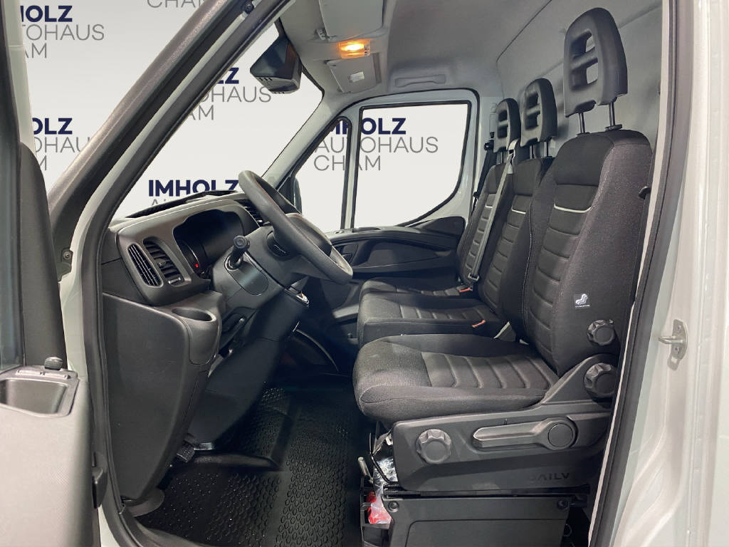 imho8269_2805736 vehicle image