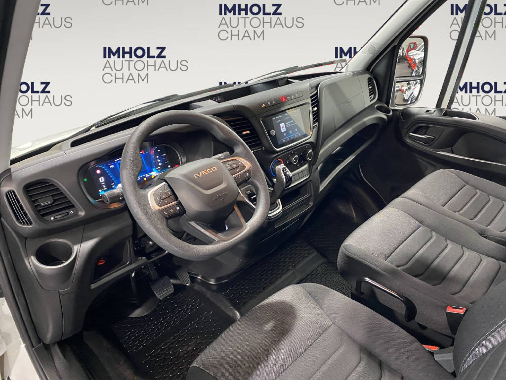 imho8269_2805736 vehicle image