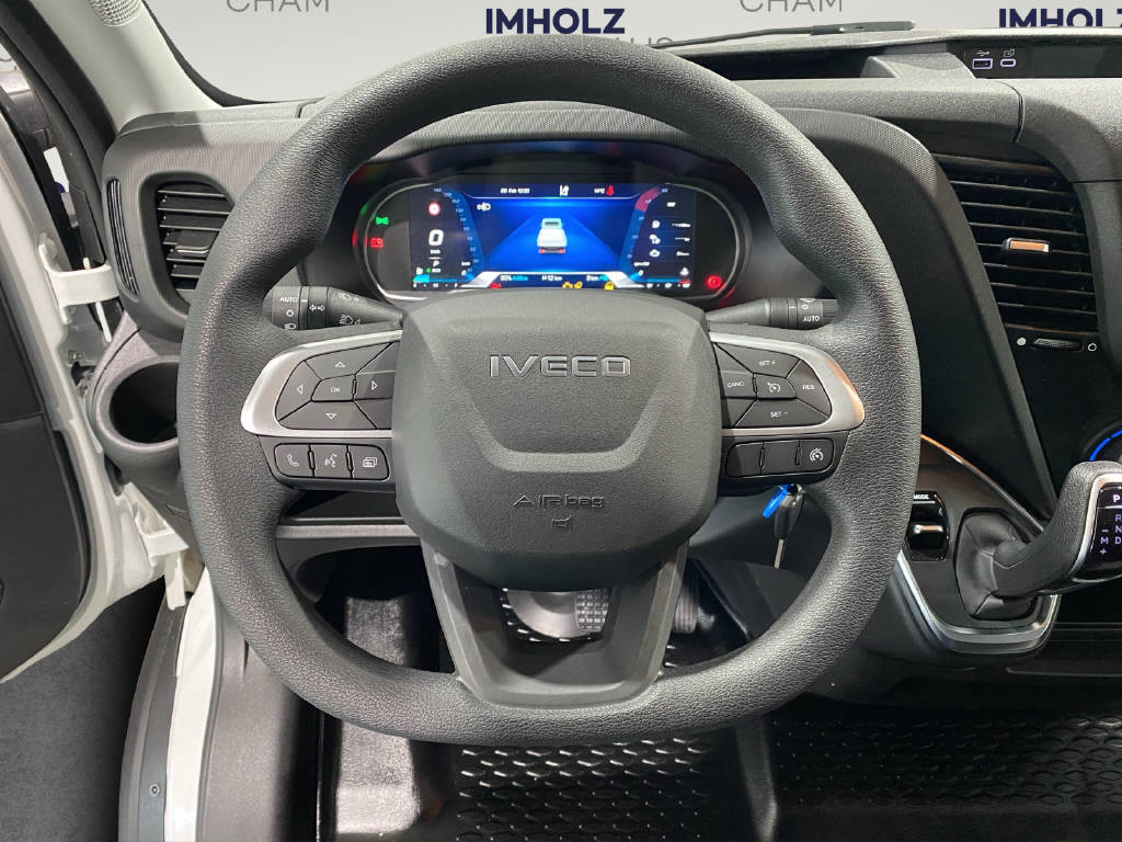 imho8269_2805736 vehicle image