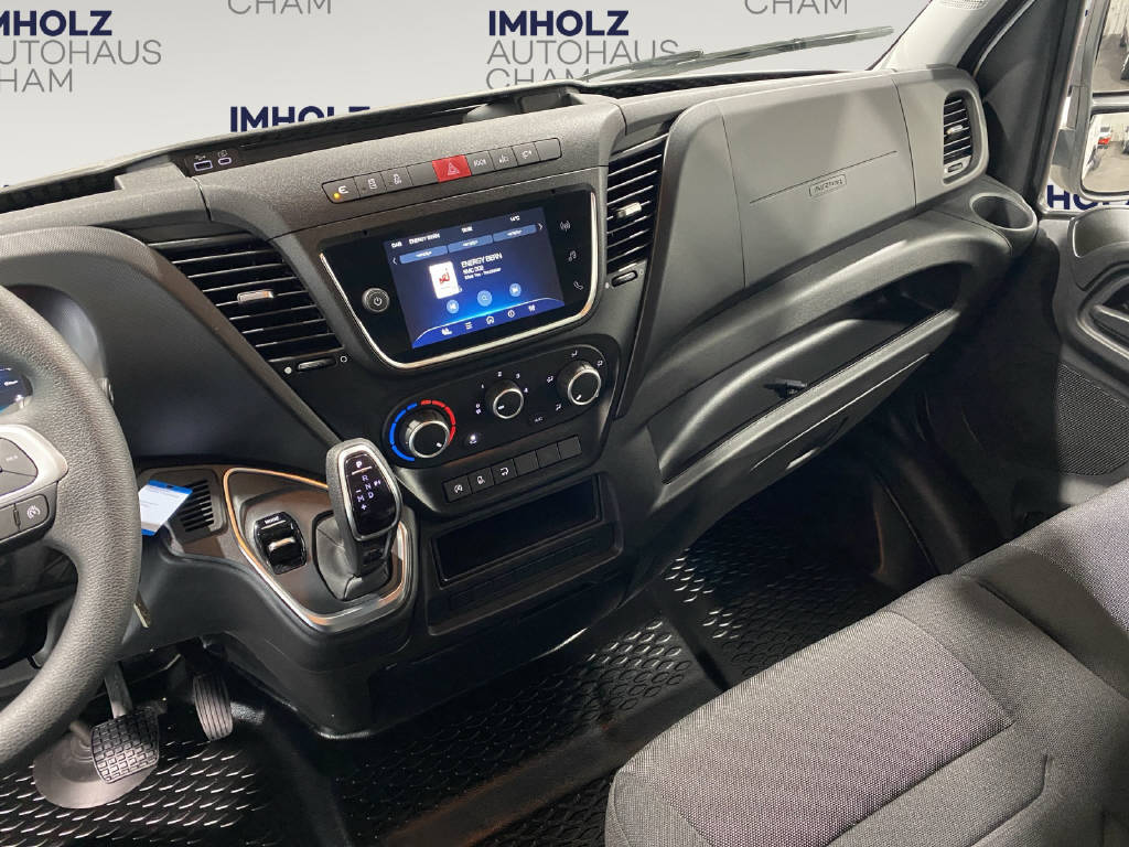 imho8269_2805736 vehicle image