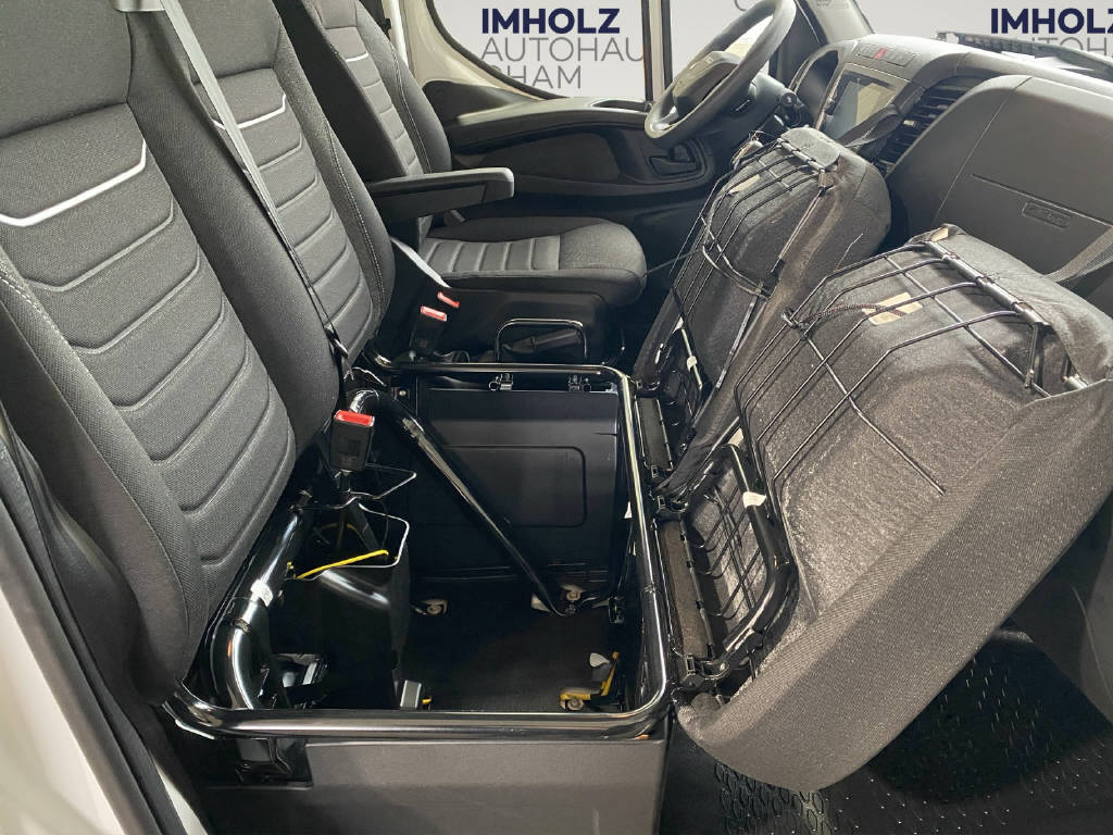 imho8269_2805736 vehicle image