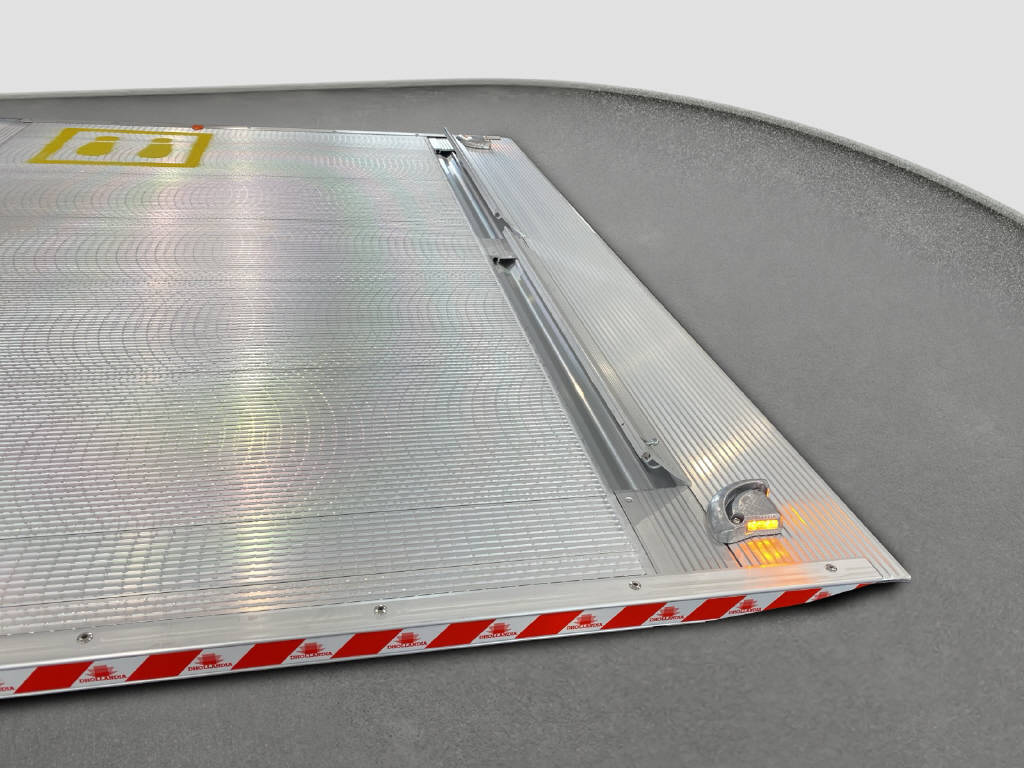 imho8269_2805736 vehicle image