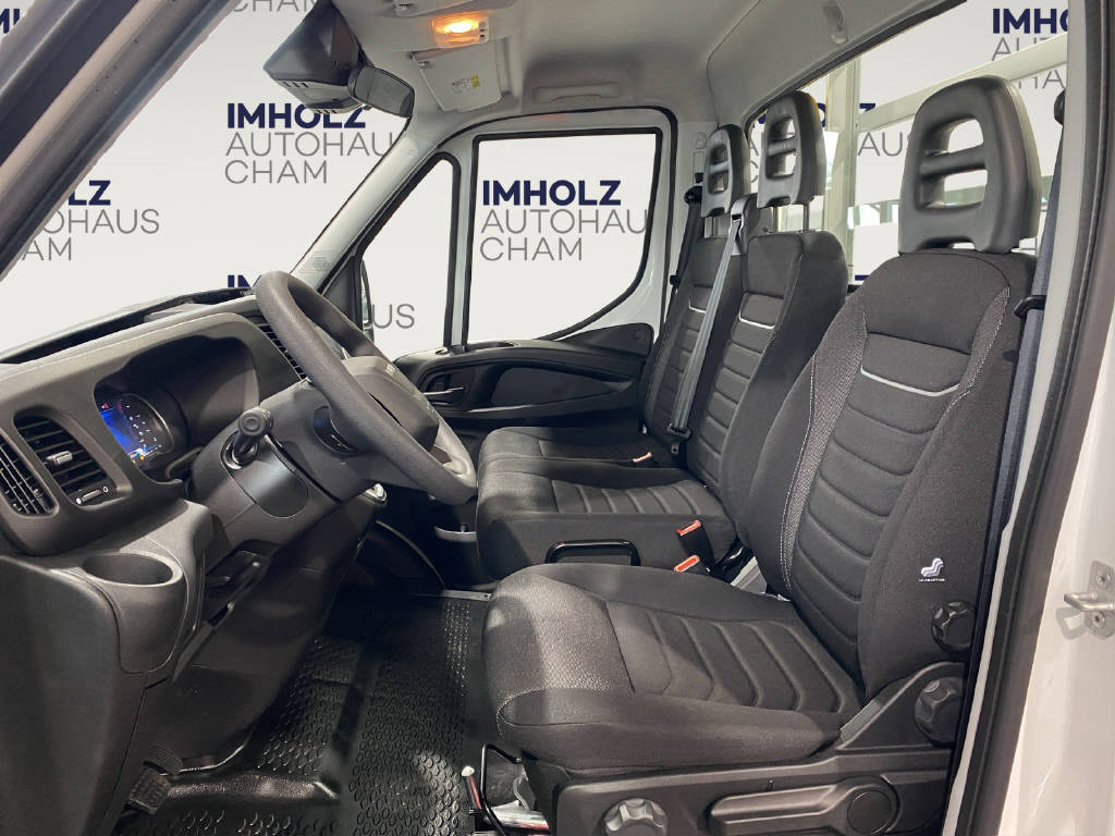 imho8269_2805737 vehicle image