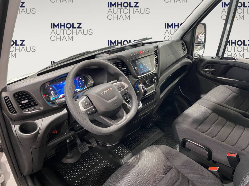 imho8269_2805737 vehicle image