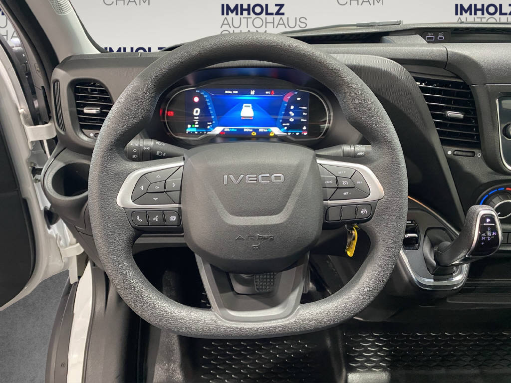 imho8269_2805737 vehicle image