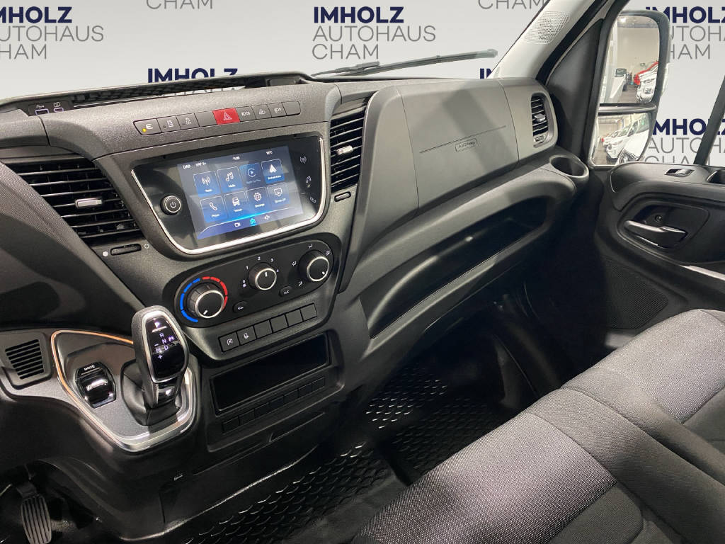 imho8269_2805737 vehicle image