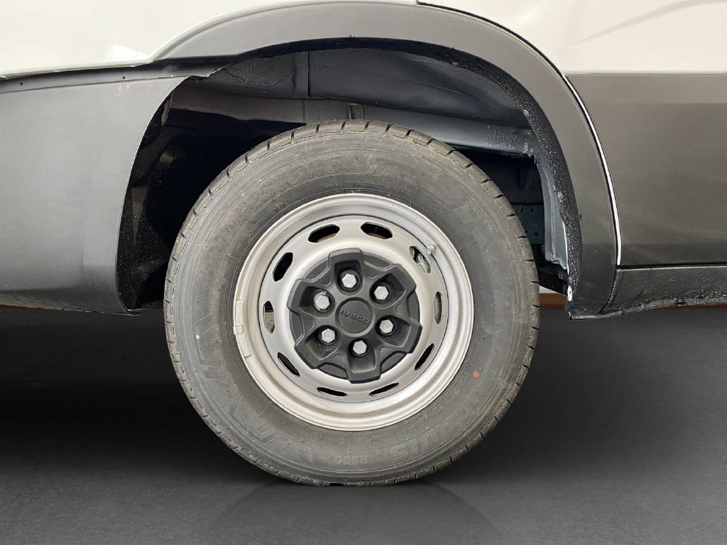 imho8269_2805737 vehicle image