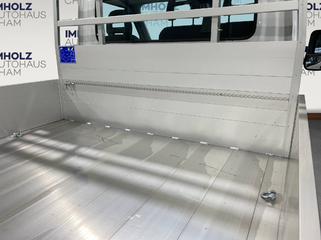 imho8269_2805737 vehicle image