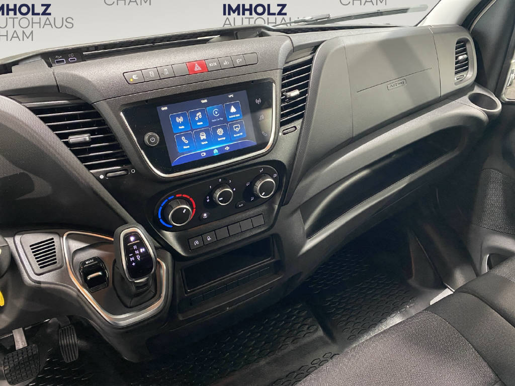 imho8269_2805738 vehicle image