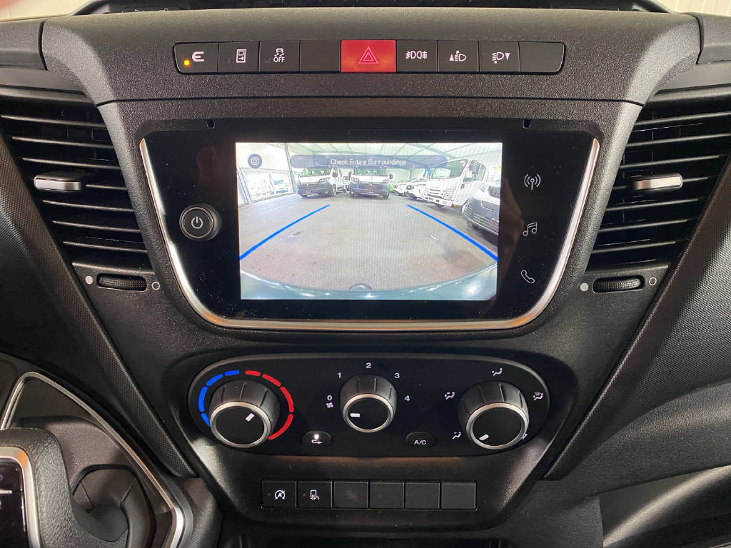 imho8269_2805738 vehicle image