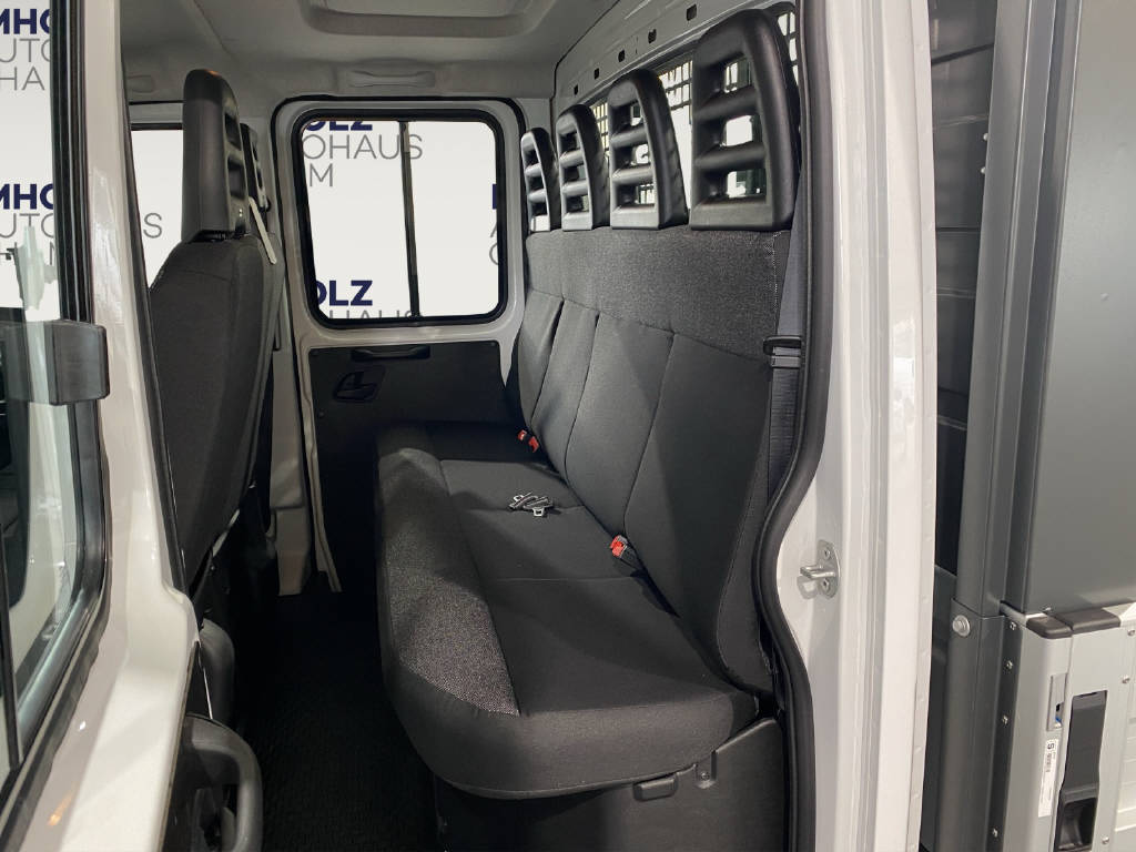 imho8269_2805738 vehicle image