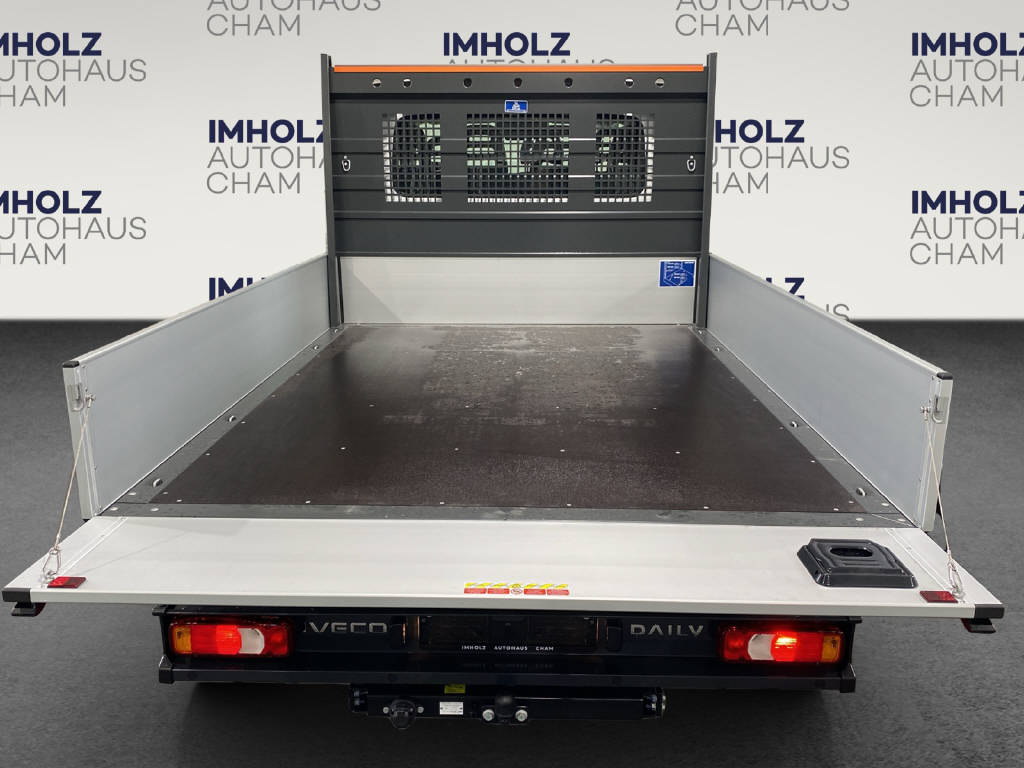 imho8269_2805738 vehicle image