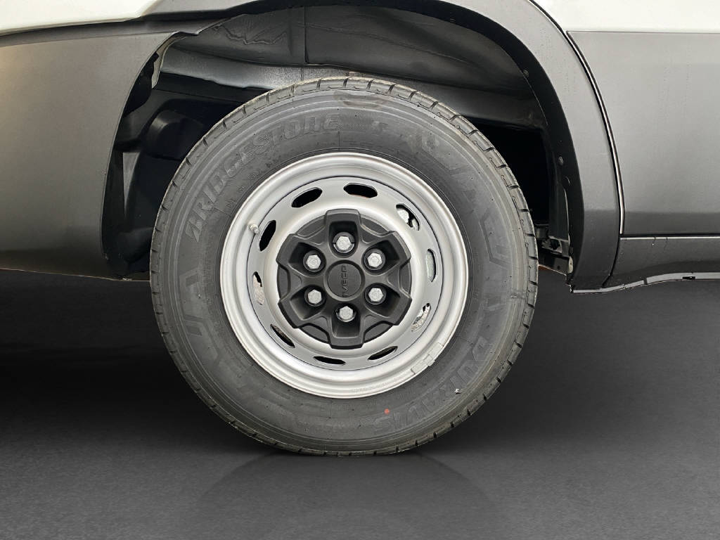 imho8269_2805738 vehicle image