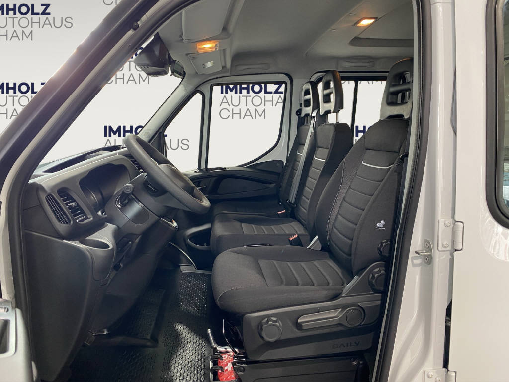 imho8269_2805738 vehicle image