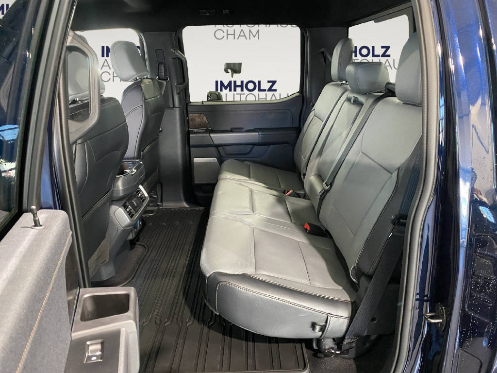 imho8269_2805739 vehicle image