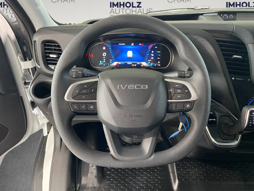 imho8269_2806299 vehicle image