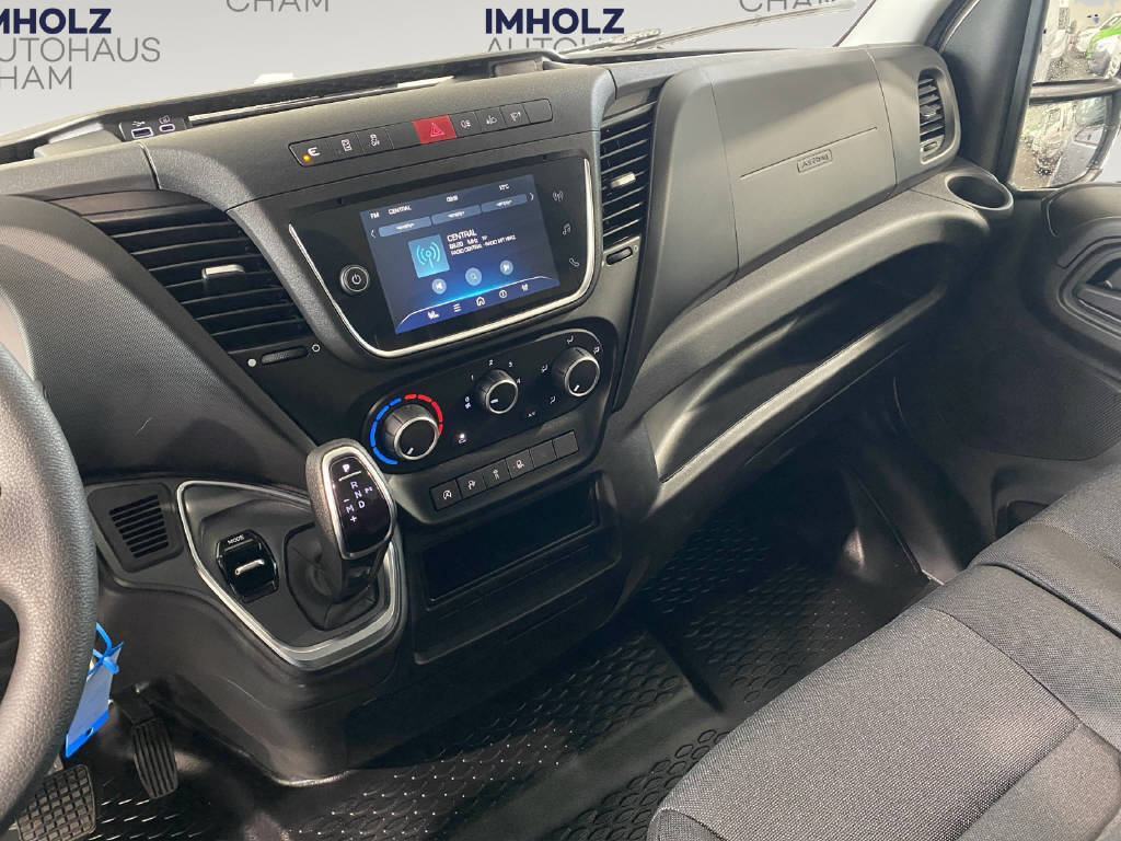 imho8269_2806299 vehicle image