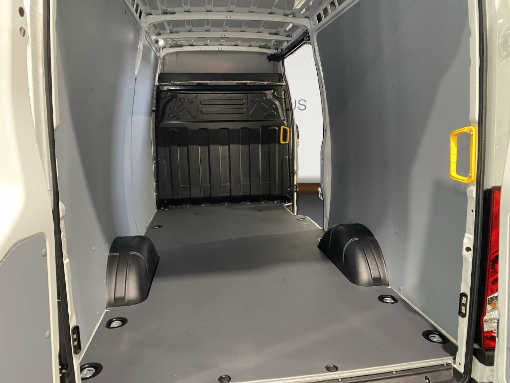 imho8269_2806299 vehicle image