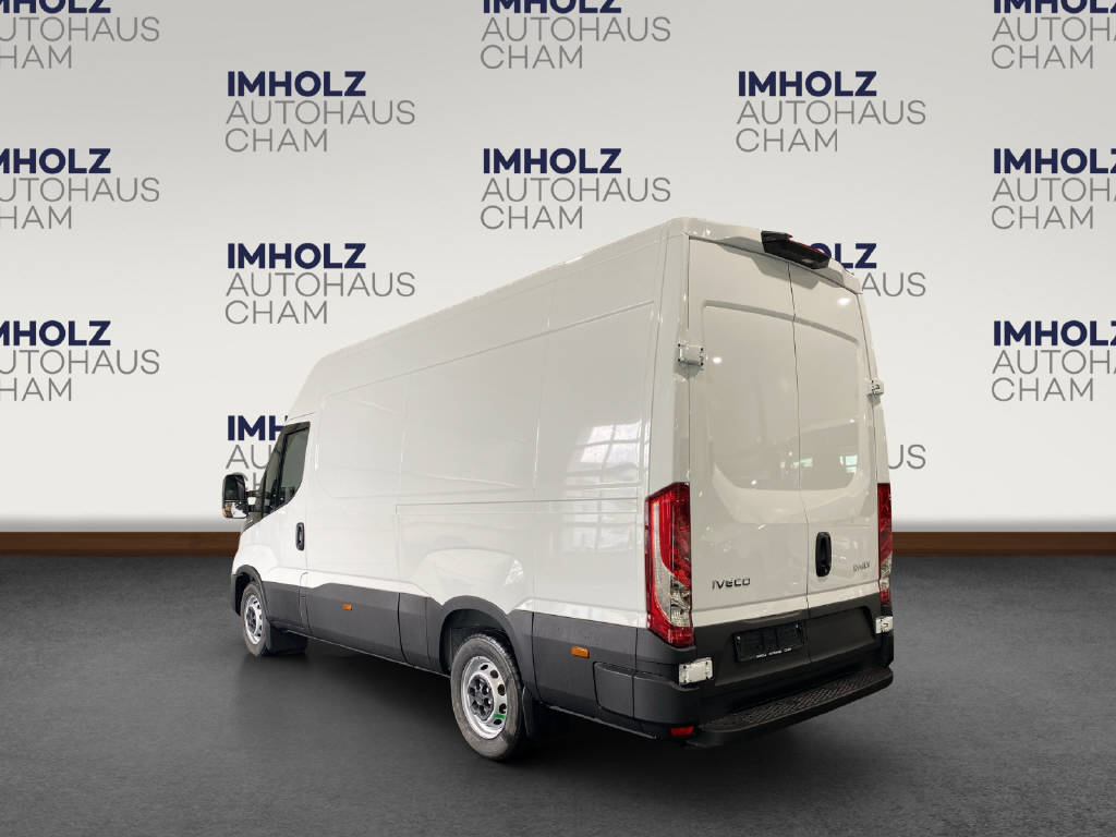 imho8269_2806299 vehicle image