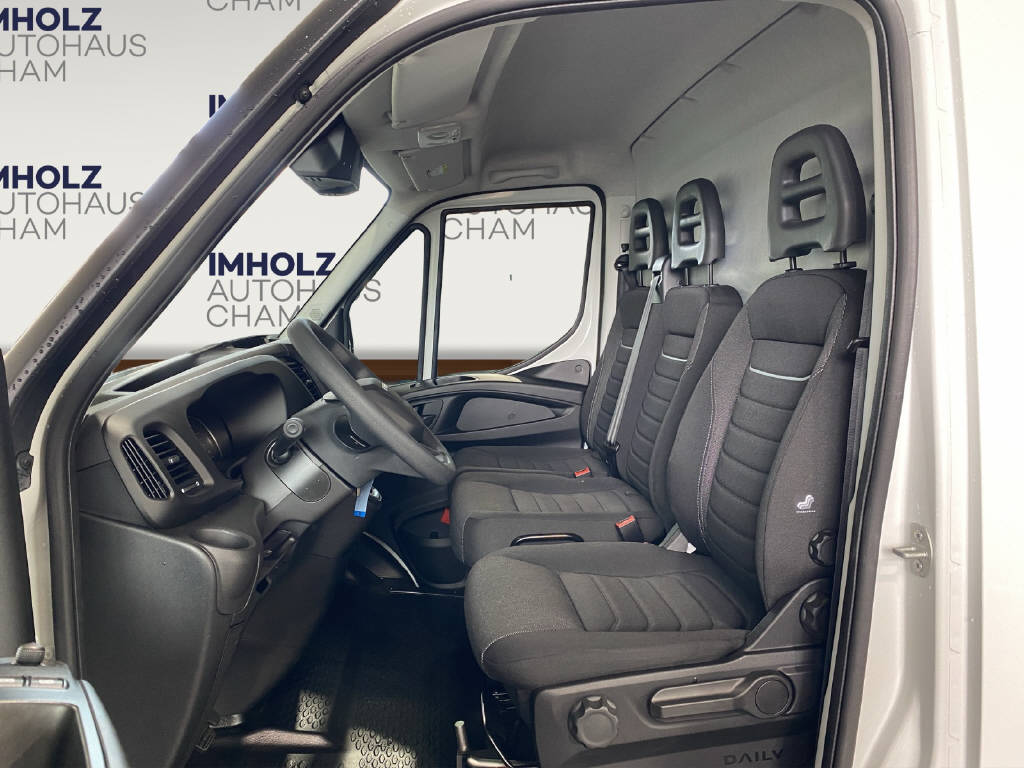 imho8269_2806299 vehicle image