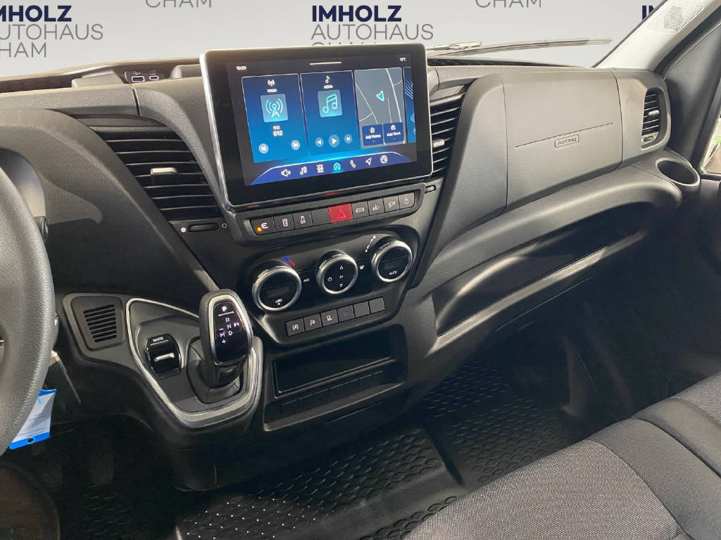 imho8269_2805741 vehicle image