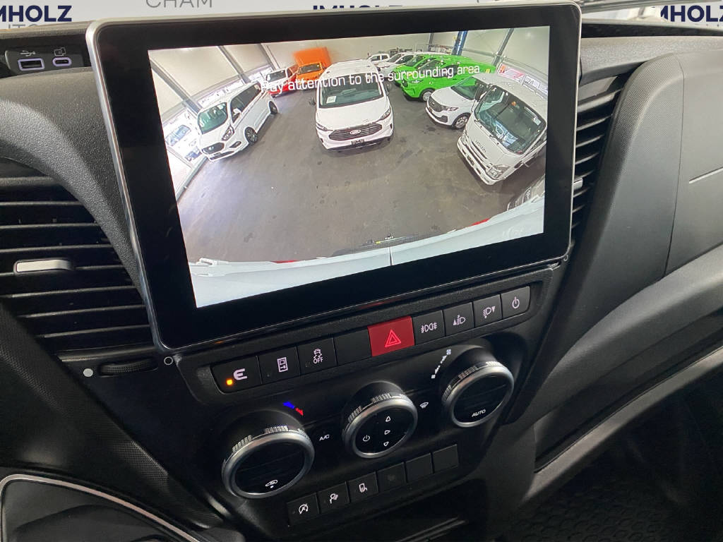 imho8269_2805741 vehicle image