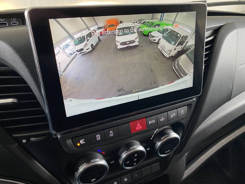 imho8269_2805741 vehicle image