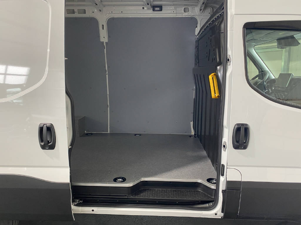 imho8269_2805741 vehicle image