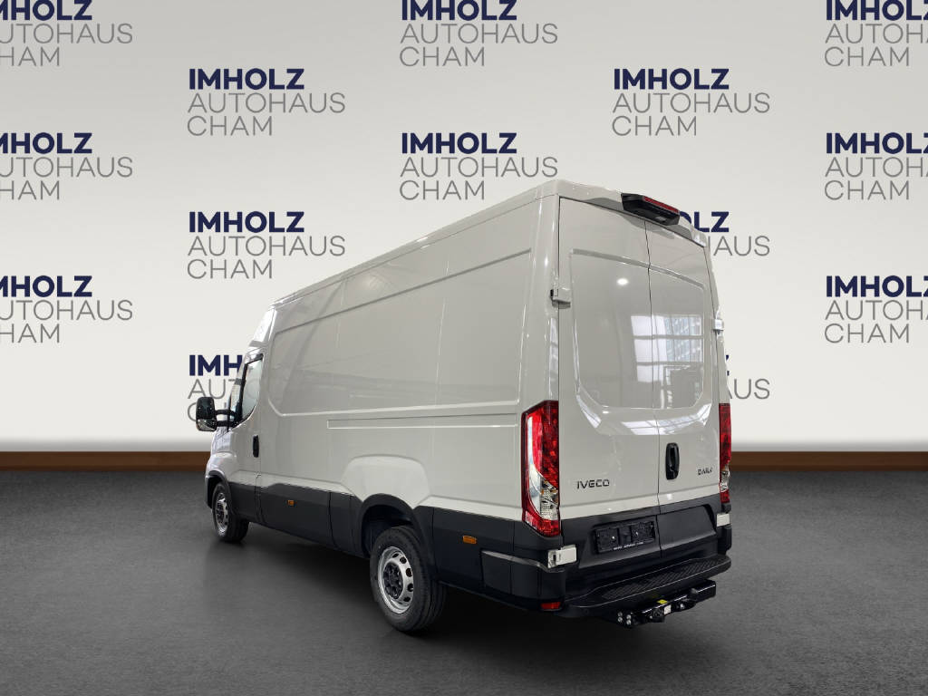 imho8269_2805741 vehicle image