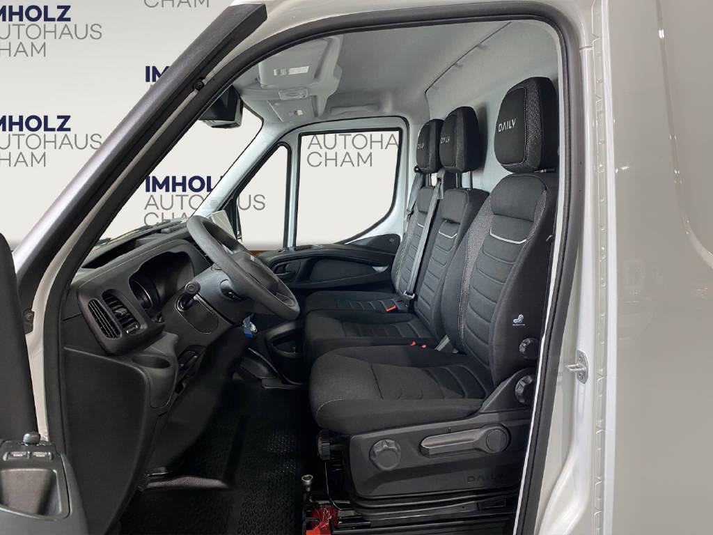 imho8269_2805741 vehicle image