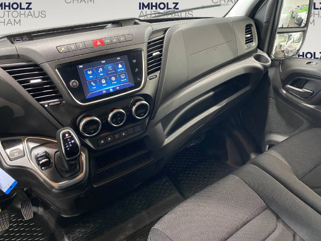 imho8269_2806301 vehicle image