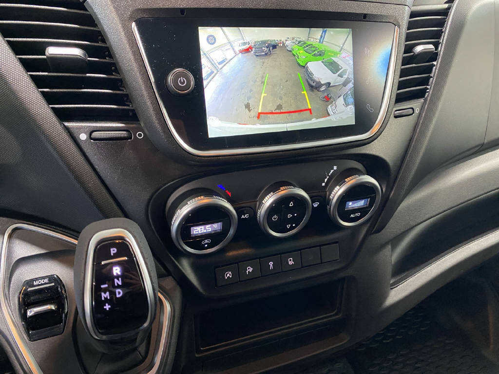 imho8269_2806301 vehicle image